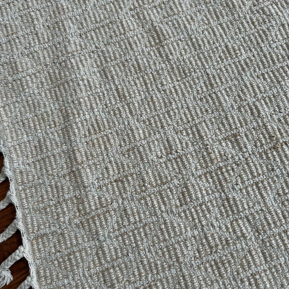 *LAST CHANCE Clearance Sale * Rug with braided tassels